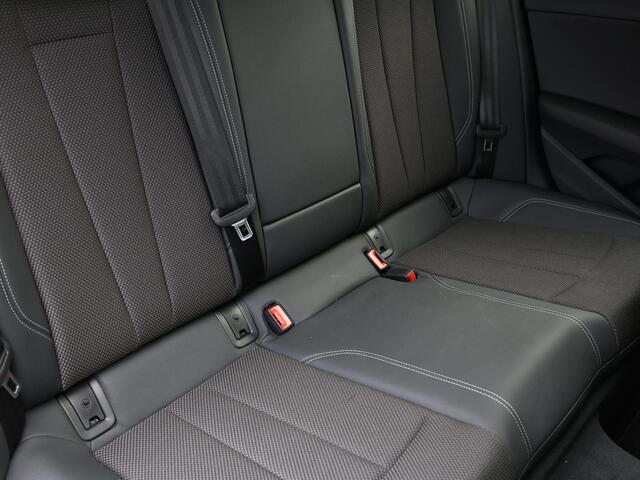 Audi A4 Avant 35 TFSI S Edition Competition | Optiek zwart plus | Stoelverwarming | Afgevlakt stuurwiel |