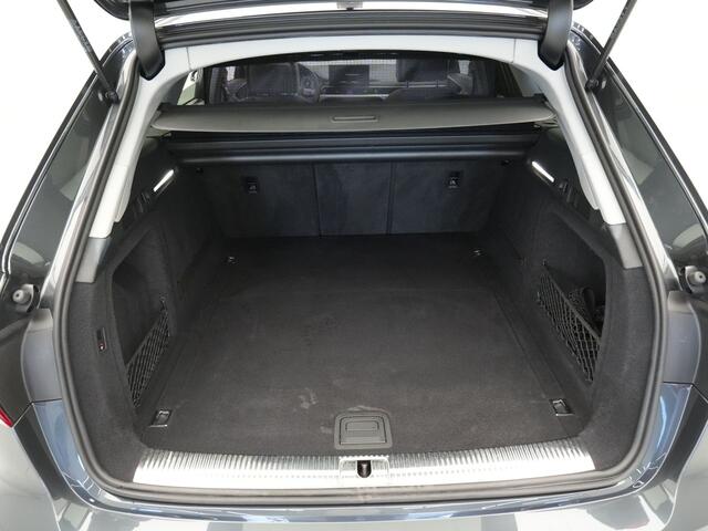 Audi A4 Avant 35 TFSI 150pk S-Tronic Business Edition Panorama Navigatie Trekhaak Stoelverwarming