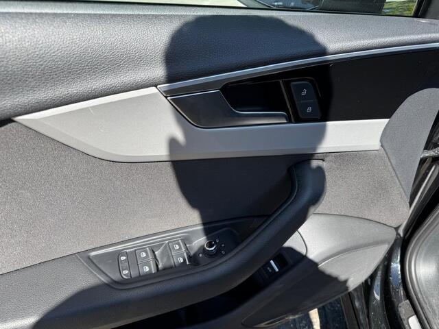 Audi A4 Avant 2.0 35 TFSI Launch edition Business Airco/Automaat/Lichtmetalen velgen/Parkeersensoren