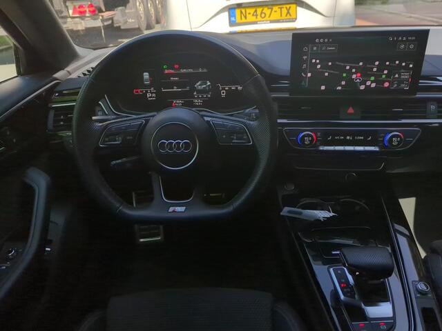 Audi A4 Limousine 35 TFSI S edition Competition / Zwart Optiek / Led Matrix / Virtual cockpit / Elect stoelen / Afgevlakt Stuurwiel / Alcantara