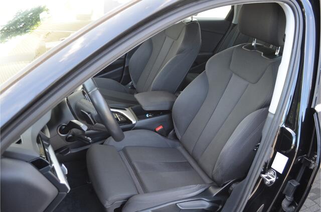 Audi A4 Avant 35 TFSI Business Carplay | a.Camera | Virtual cockpit | Sportstoelen | Keyless start | Elektr achterklep