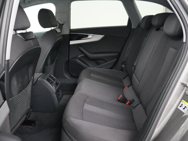 Audi A4 35 TFSI Business Edition | Carplay | Sportstoelen | Full LED | Virtual Cockpit | Navigatie | DAB | Climate control | Parkeerhulp | Cruise control