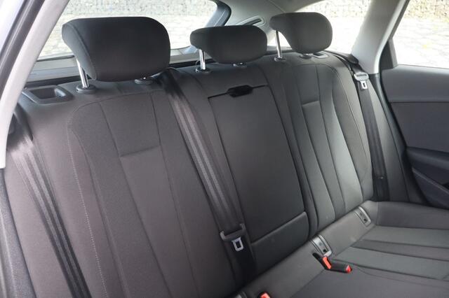 Audi A4 Avant 35 TFSI Bns Edition I Geen Import I Trekhaak