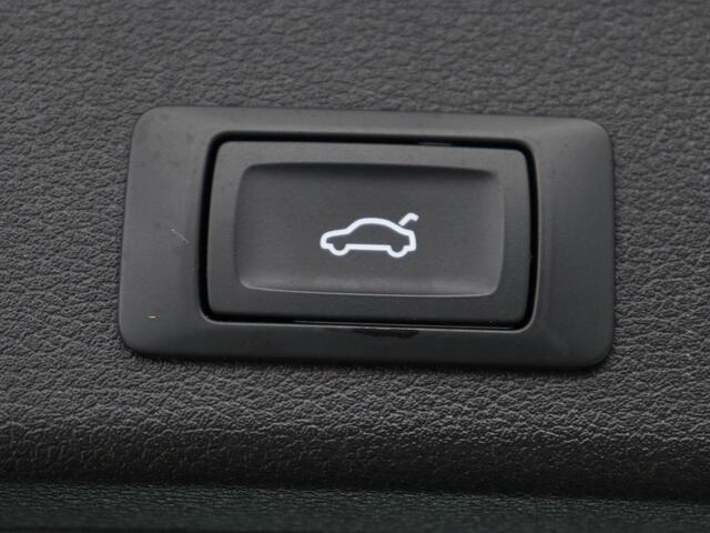 Audi A4 35 TFSI Business Edition | Leder | Stoelverwarming | Trekhaak | Adaptive cruise | Full LED | Carplay | Virtual Cockpit | Navigatie | File Assistent | Climate control | Parkeerhulp | Bluetooth