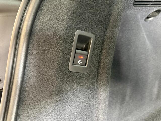 Audi A4 Avant 35 TFSI Sport *Leder* Stoelverwarming / Adaptive Cruise / Elek. Trekhaak / PDC / LED / 19"LMV