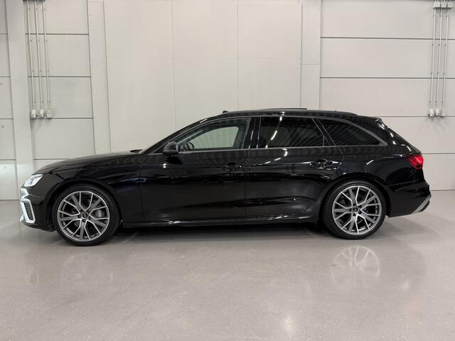 Audi A4 Avant 40 TFSI 204PK S-Line Facelift PANO/TREKHAAK/ACC/MATRIX/20"AUDI-SPORT/STOEL+STUURVERW/PRIVACY/DYNAMIC-LED/SPORT-PAKKET/MYTHOSSCHWARZ/VOLLEDIG AUDI DEALER HISTORIE, NET OH BEURT GEHAD