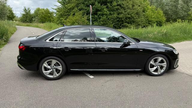 Audi A4 Limousine 35 TFSI S edition S-Line | NL-Auto | Zeer netjes | Camera | Carplay | Sfeerverlichting | Stoelverwarming | Matrix LED
