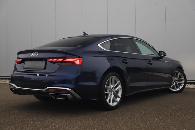Audi A5 Sportback 35 TDI S-Line edition Automaat Navarra Blue Full LED Wegklapbare Trekhaak Virtual Cockpit Navigatie Achteruitrijcamera Clima Cruise Parkeersensor Half Leder Sportstoelen Draadloos Carplay