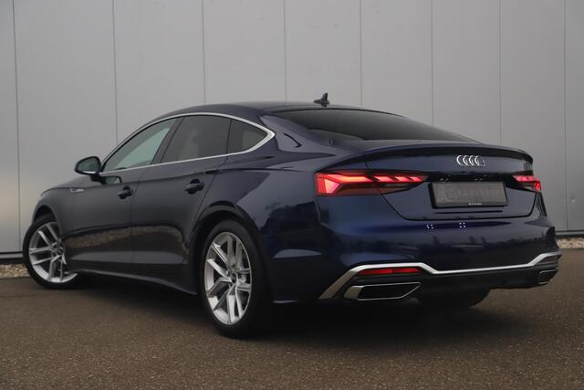 Audi A5 Sportback 35 TDI S-Line edition Automaat Navarra Blue Full LED Wegklapbare Trekhaak Virtual Cockpit Navigatie Achteruitrijcamera Clima Cruise Parkeersensor Half Leder Sportstoelen Draadloos Carplay