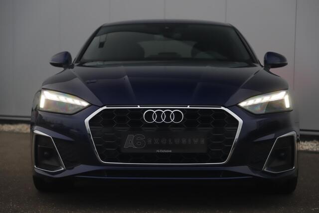 Audi A5 Sportback 35 TDI S-Line edition Automaat Navarra Blue Full LED Wegklapbare Trekhaak Virtual Cockpit Navigatie Achteruitrijcamera Clima Cruise Parkeersensor Half Leder Sportstoelen Draadloos Carplay