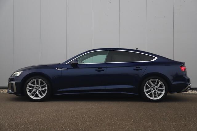 Audi A5 Sportback 35 TDI S-Line edition Automaat Navarra Blue Full LED Wegklapbare Trekhaak Virtual Cockpit Navigatie Achteruitrijcamera Clima Cruise Parkeersensor Half Leder Sportstoelen Draadloos Carplay