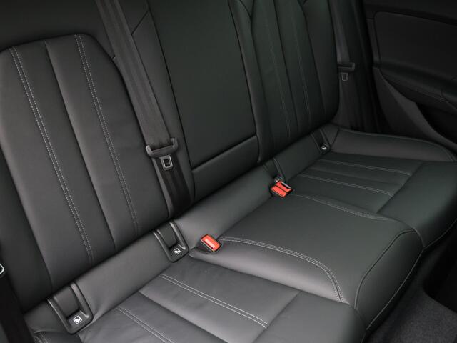 Audi A5 Limousine 2.0 TFSI First Edition | 150 pk | Lederen bekleding | Elektrisch verstelbare stoelen | Privacy glas |