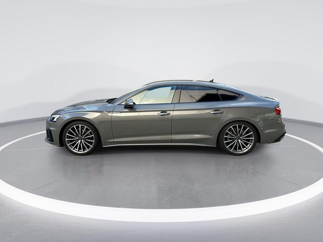 Audi A5 Sportback 35 TFSI 150pk S-Tronic S edition Competition · Matrix LED · Apple/Android Car Play · Inklap. Trekhaak · Elek. Achterklep · Alarmklasse 3 · 19"Velgen · Garantie t/m 20-06-2028 of 100.000km