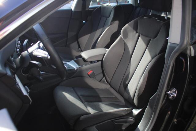 Audi A5 Sportback 40 TFSI Launch edition Sport Trekhaak Afneembaar, Cruise control adaptief, Parkeersensoren Voor en Achter, Bluetooth, Navigatie, Stoelverwarming