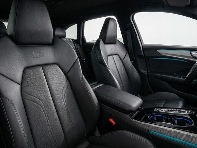 Audi A5 Avant S edition e-hybrid 299 pk | Techniek pakket plus | S line zwart leder-kunstleder | Optiekpakket zwart-glanzend | Trekhaak, elektr. wegklapbaar |