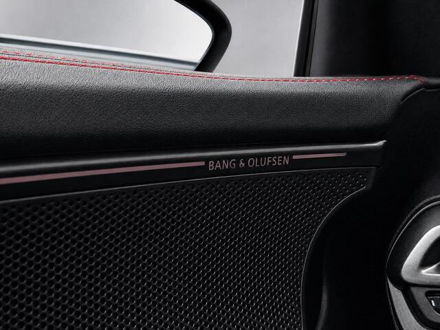 Audi A5 Avant 2.0 367pk S-tronic e-hybrid Quattro S edition · 360 Camera · Head-Up · B&O Audio · Elek. voorstoel · Elek. Achterklep · 19'' Inch · Garantie t/m 09-07-2030 of 100.000km