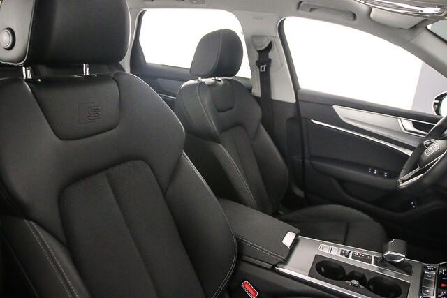 Audi A6 Avant 55 TFSI e 367pk S edition Comp. | Pano | Trekhaak | Adapt. Cruise | Audi Sound | Achteruitrijcamera | Stuur/Stoelverwarming | Parkeerassist | 20 inch | Keyless | S-Line |