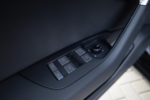 Audi A6 Avant 45 TFSI 245 pk Sport S-Line / Nieuw-Model/ NL-Auto/ Sport-Stoelen/ Stoel.Verw/ Xenon-LED/ Cruise-Controle/ 19'' LMV
