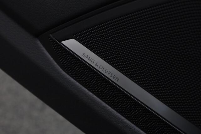 Audi A6 Avant 55 TFSI e 367 pk S-tronic quattro S edition Competition / S-Line | Panoramadak | Trekhaak | Valcona leder | Sportstoelen Plus | Uitgebreid lederpakket | Bang & Olufsen