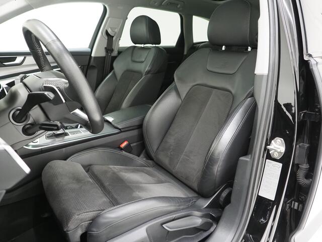 Audi A6 Avant 55 TFSI e quattro Competition Full Black | Panoramadak | Trekhaak | HUD | Adaptive Cruise | Camera | Carplay