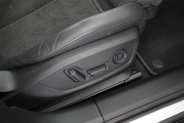 Audi A6 Avant 55 TFSI e 367pk quattro Competition Trekhaak 360Camera Head-Up Keyless Memory Virtual Cockpit Panoramadak Navigatie S-Line