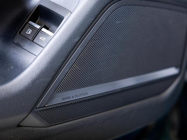 Audi A6 Avant 55 TFSI e quattro 3x S-Line Competition / 367pk / Trekhaak / B&O / Dodehoek herkenning / Adaptieve cruise control /