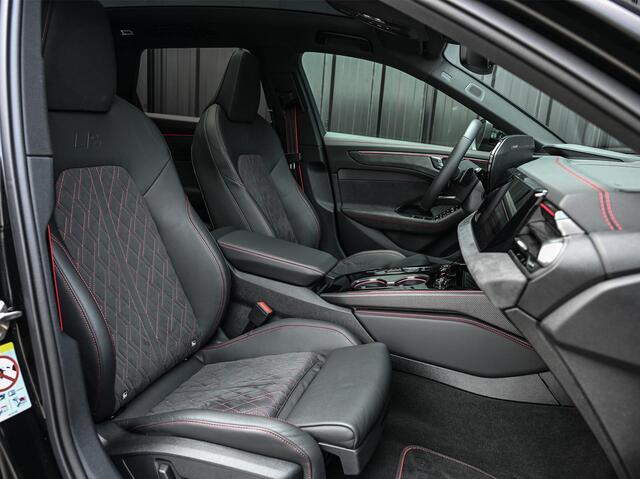 Audi A6 Avant 3.0 TFSI 368PK Quattro S-Edition Panoramadak | Luchtvering | Head-up display | 6-cilinder | Stoelgeheugen | 4-Wiel besturing | Tech Pro | Adaptive cruise control | B&O audio | S-stoelen | Ambiance verlichting | Carbon inleg | Styling kit | 4-Zone climate