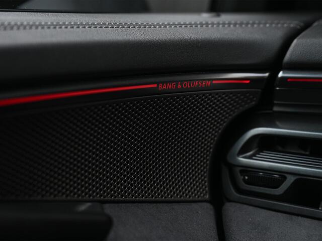 Audi A6 Avant 2.0 e-hybrid quattro S edition Competition | 5 jr Garantie | Panoramadak | B&O | Stoelventilatie en Massage | 360 Camera | Luchtvering | Ambiance Interieur | Achterasbesturing | Carbon Inleg | Head-Up | S-Seats | Passagiers Display |