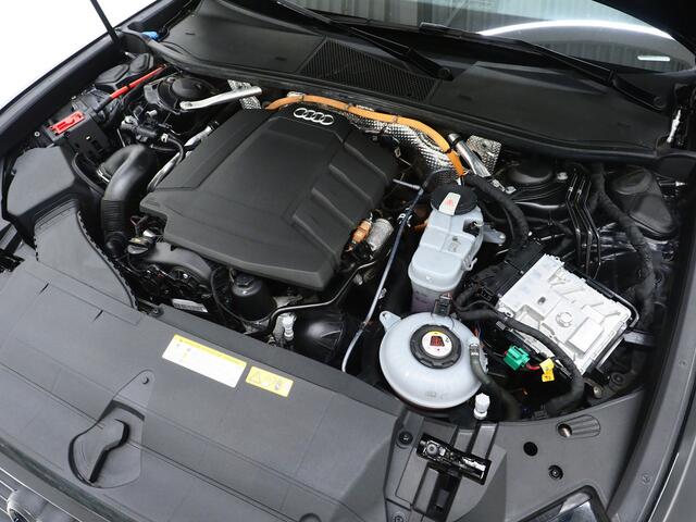 Audi A6 Avant 55 TFSI e quattro Competition | Leder/Alcantara | Memory | Cruise | PDC | Donkere Hemel | Sportstuur | Carplay