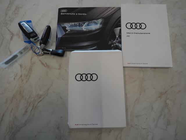 Audi A6 Avant 55 TFSI e quattro Competition | Leder/Alcantara | Memory | Cruise | PDC | Donkere Hemel | Sportstuur | Carplay