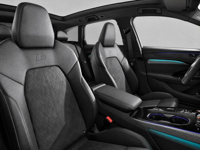 Audi A6 Avant 2.0 e-hybrid quattro S edition 299 PK · Tech plus · Glazen panoramadak · B&O premium 3D