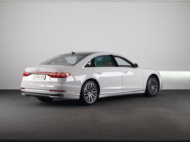 Audi A8 60 TFSI e quattro Lang 462 pk Tiptronic | Verlengde garantie | Navigatie | Panoramadak | Parkeersensoren (Park assist) | Rondomzicht camera | Stoelverwarming/ventilatie/massage v/a | B&O Soundsystem |