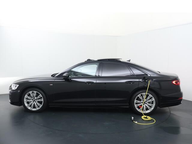 Audi A8 60 TFSI e quattro | 462 PK | SoH 89% | Panoramadak | Digitale Matrix LED koplampen | Nachtzicht assistent | Head-up display | 360 graden Area view | 21" LM velgen | S line | Luchtvering | Vierwielbesturing |