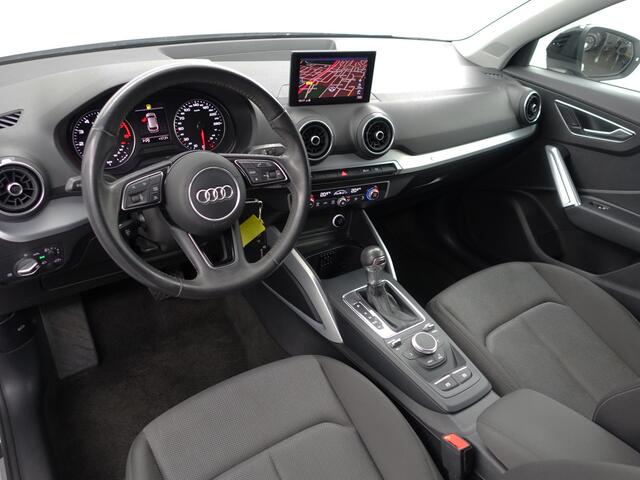Audi Q2 35 TFSI 150pk S Line Aut- Two Tone, Navi, Park Assist, Privacy Glass, Clima, Cruise, Sport Interieur