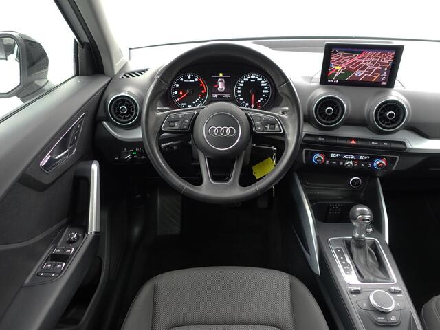 Audi Q2 35 TFSI 150pk S Line Aut- Two Tone, Navi, Park Assist, Privacy Glass, Clima, Cruise, Sport Interieur