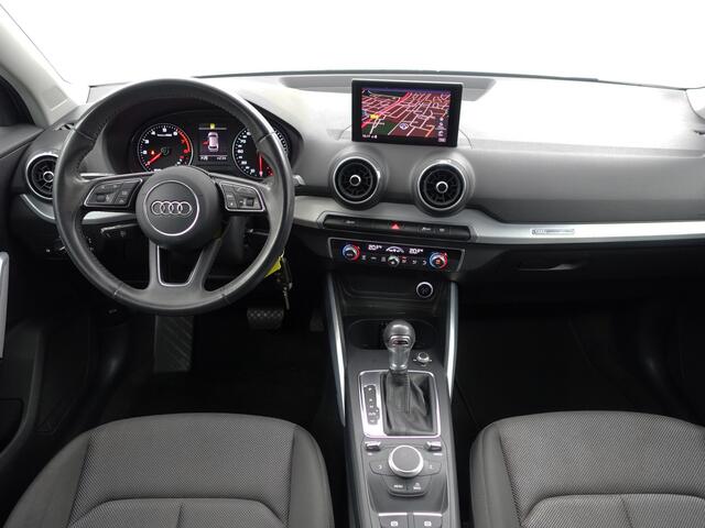 Audi Q2 35 TFSI 150pk S Line Aut- Two Tone, Navi, Park Assist, Privacy Glass, Clima, Cruise, Sport Interieur