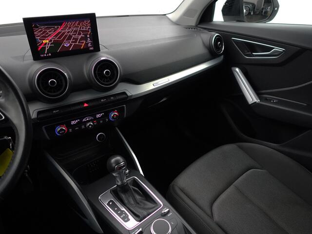 Audi Q2 35 TFSI 150pk S Line Aut- Two Tone, Navi, Park Assist, Privacy Glass, Clima, Cruise, Sport Interieur