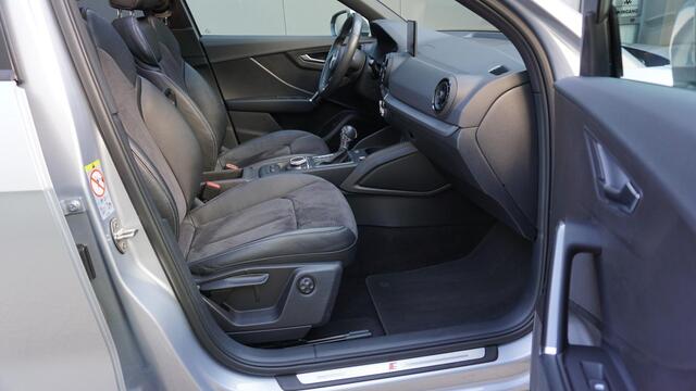 Audi Q2 1.4 TFSI 150pk S-Tronic 2x S-Line Pano.Dak 20inch LM LED Keyless Afn.Trekhaak Sfeerverlichting *Floretzilver Metallic*