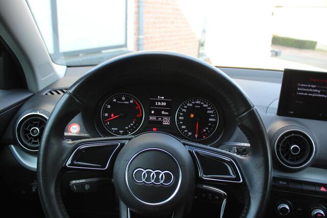 Audi Q2 30 TFSI Design PDC, LM Velgen!