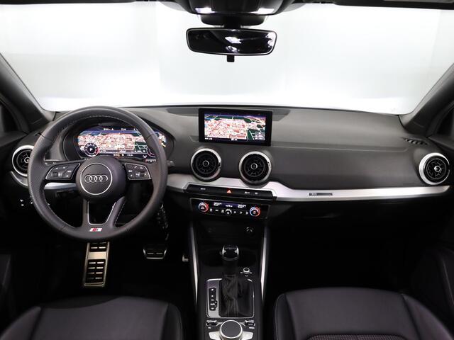 Audi Q2 35 TFSI S Edition 150 pk S-tronic | Verlengde garantie | Navigatie | Parkeersensoren achter | Adaptieve cruise control | Matrix LED koplampen | S-Line |