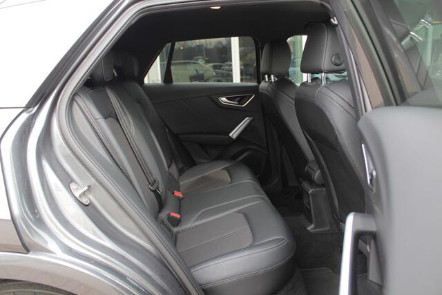 Audi Q2 35 TFSI CoD Sport 3x S-Line / Trekhaak / Navigatie / Parkeerhulp achter / Cruise Control / Getint glas / Climate Control