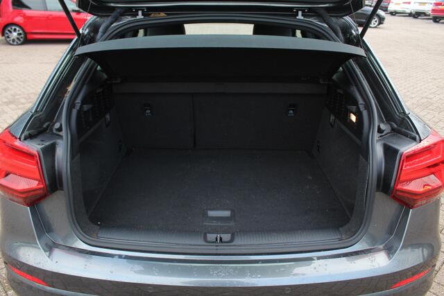 Audi Q2 35 TFSI CoD Sport 3x S-Line / Trekhaak / Navigatie / Parkeerhulp achter / Cruise Control / Getint glas / Climate Control