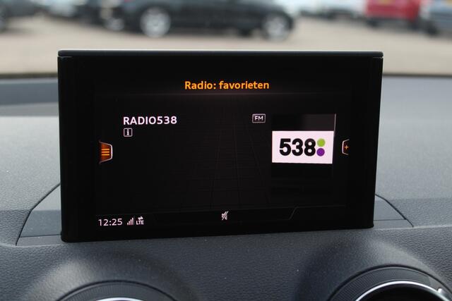 Audi Q2 35 TFSI CoD Sport 3x S-Line / Trekhaak / Navigatie / Parkeerhulp achter / Cruise Control / Getint glas / Climate Control