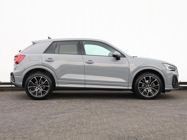 Audi Q2 30 TFSI S Edition 110 PK | Audi Exclusive Nardo Grijs | LED | Stoelverwarming | Cruise Control | Navigatie | 18'' inch |