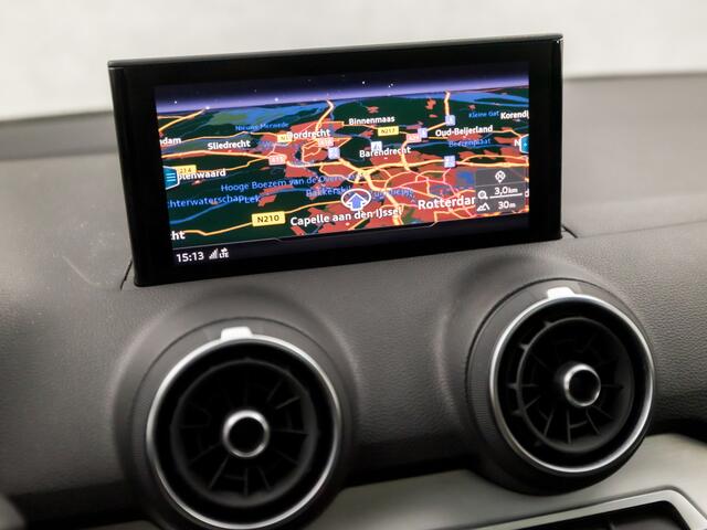 Audi Q2 35 TFSI S-Line Sport 150Pk Automaat (SCHUIFDAK, VIRTUAL COCKPIT, GROOT NAVI, ADAPTIVE CRUISE, STOELVERWARMING, CAMERA, LEDER, ELEK ACHTERKLEP, PLAT S-LINE SPORTSTUUR, NIEUWSTAAT)