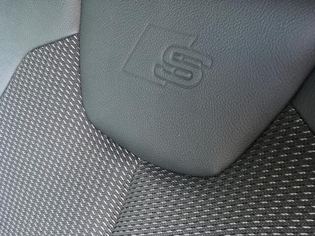 Audi Q2 35 TFSI S-line Black Edition
