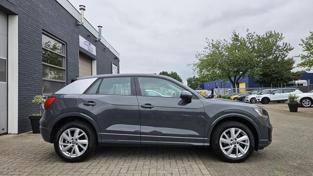 Audi Q2 30 TFSI Sport | NANOGRIJS + OPTIEK ZWART | 1e EIGENAAR | DEALER ONDERHOUDEN