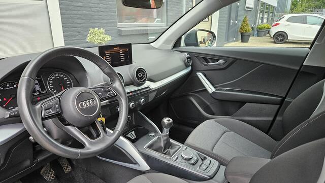 Audi Q2 30 TFSI Sport | NANOGRIJS + OPTIEK ZWART | 1e EIGENAAR | DEALER ONDERHOUDEN