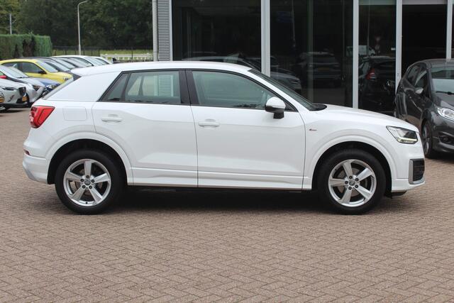 Audi Q2 35 TFSI CoD Sport S line Edition / Navigatie / Parkeerhulp V+A / Sportstoelen / 17'' / LED / Half leder / Cruise Control