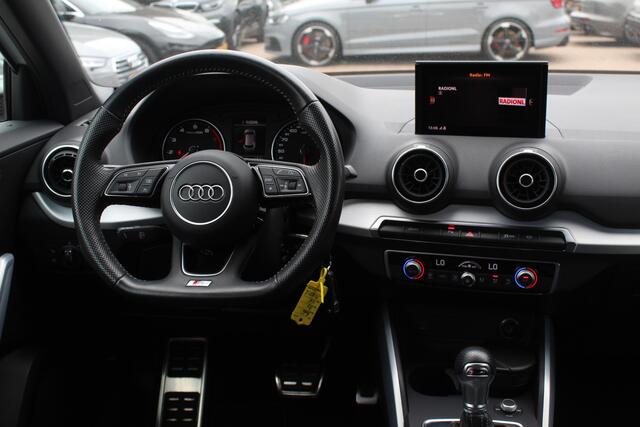 Audi Q2 35 TFSI CoD Sport S line Edition / Navigatie / Parkeerhulp V+A / Sportstoelen / 17'' / LED / Half leder / Cruise Control